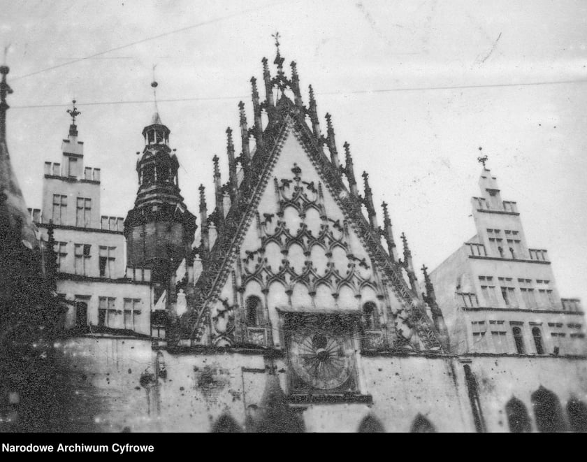 Wrocław tuż po II wojnie światowej. Rok 1948. Ratusz