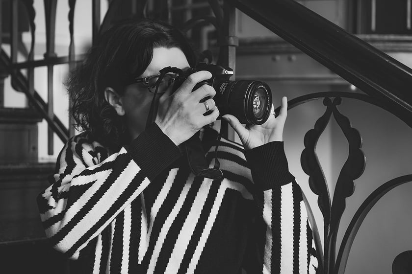 Monika Grobelna fotografuje wrocławskie kamienice. Klatki schodowe