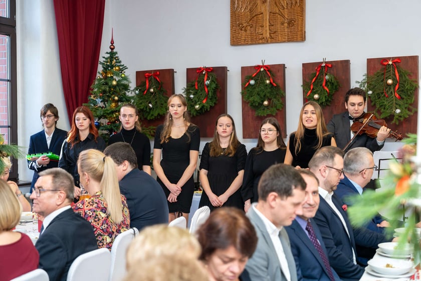 Spotkanie wigilijne dyrektorów szkół ponadpodstawowych i władz Wrocławia
