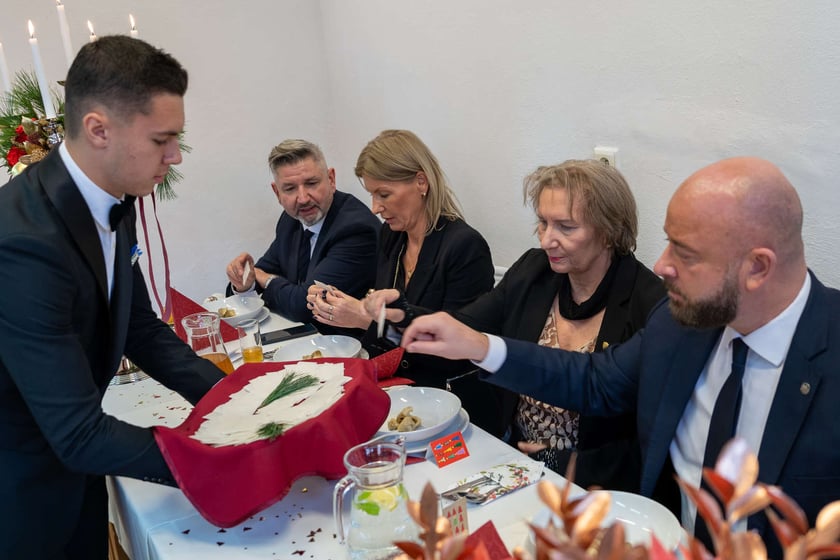 Spotkanie wigilijne dyrektorów szkół ponadpodstawowych i władz Wrocławia