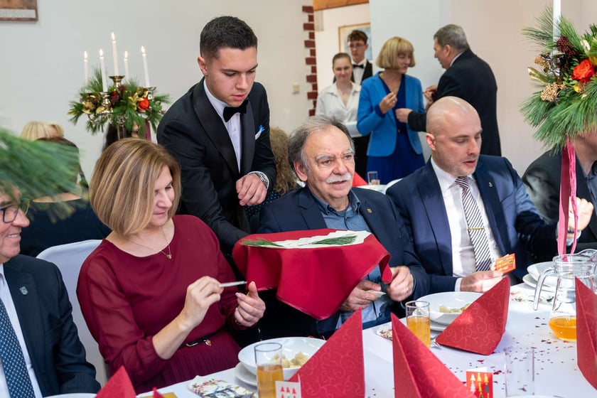 Spotkanie wigilijne dyrektorów szkół ponadpodstawowych i władz Wrocławia