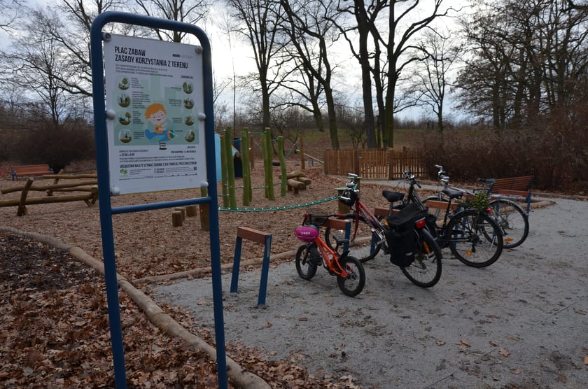 plac zabaw w parku Biskupińskim po przebudowie, grudzień 2023