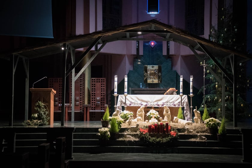 Szopka bożonarodzeniowa w koście  pw. Najświętszej Maryi Panny Królowej Pokoju na Popowicach