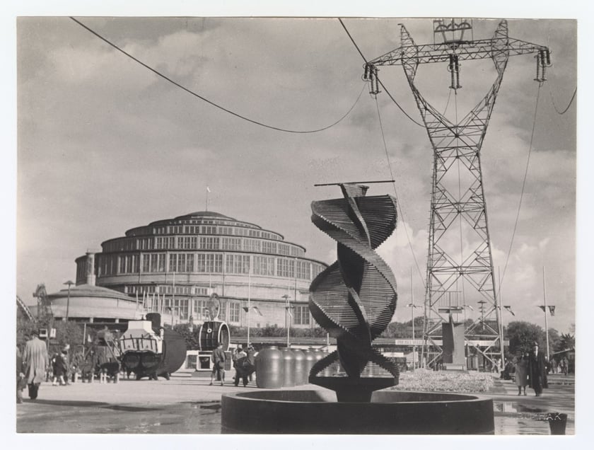 Wystawa Ziem Odzyskanych we Wrocławiu, 1948, autor Jan Bułhak,