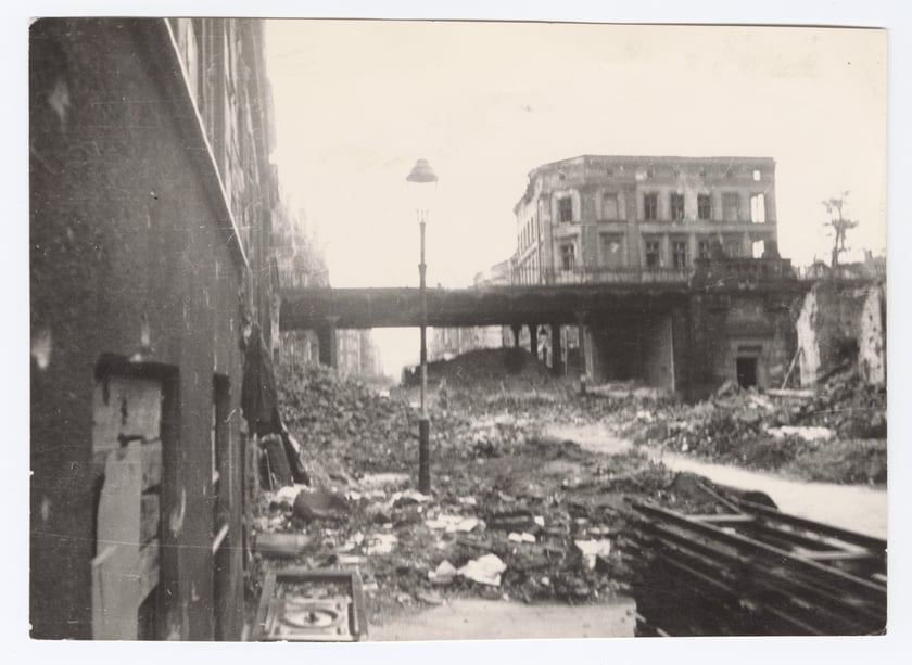 Komandorska, 1945