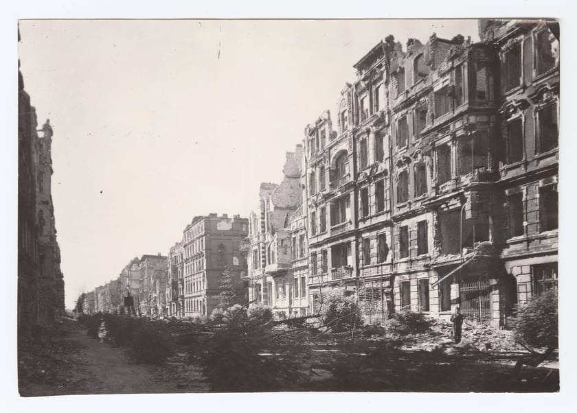 Komandorska, 1945
