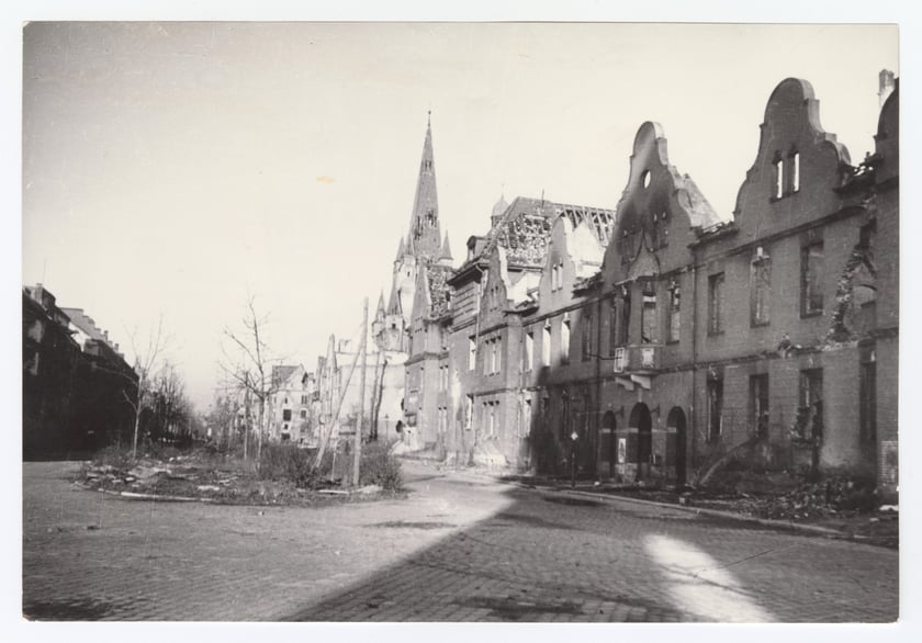 Sudecka - kości&oacute;ł i szpital kolejowy, 1946