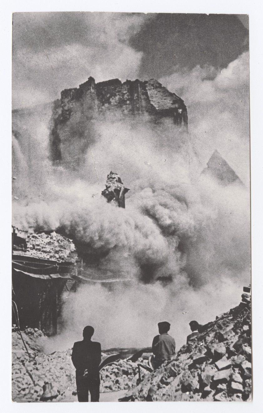 Wyburzanie ruin, 1946