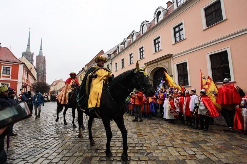 Uczestnicy Orszaku Trzech Króli 2024