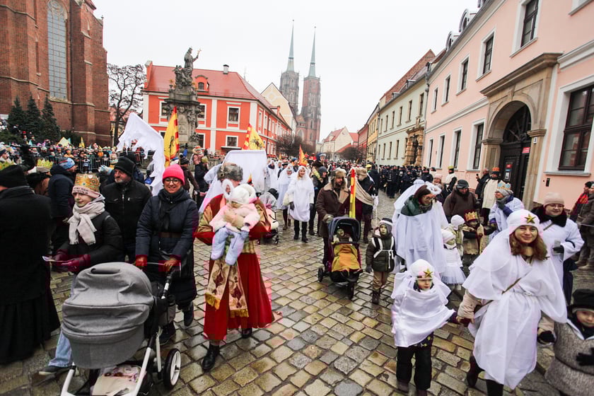 Uczestnicy Orszaku Trzech Króli 2024