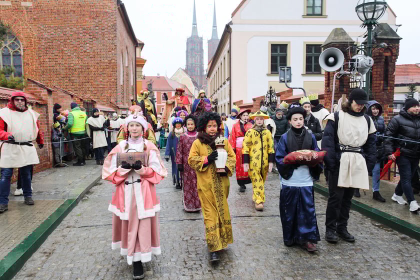 Uczestnicy Orszaku Trzech Króli 2024