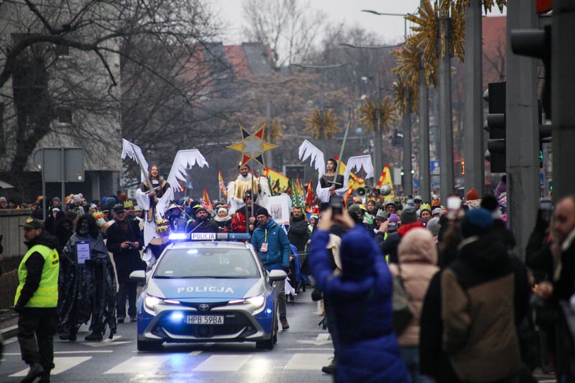 Uczestnicy Orszaku Trzech Króli 2024