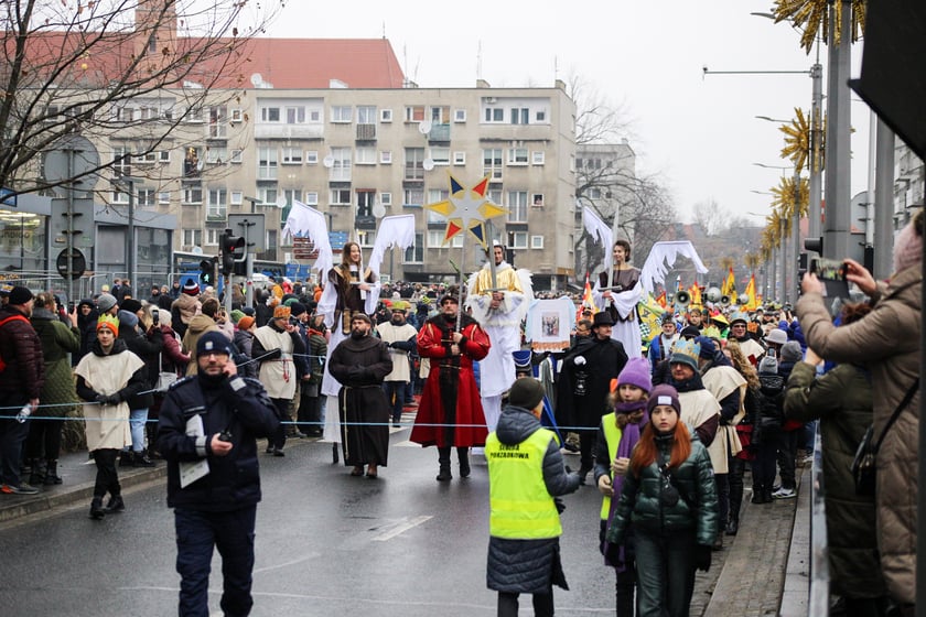 Uczestnicy Orszaku Trzech Króli 2024