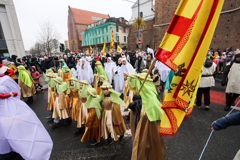 Uczestnicy Orszaku Trzech Króli 2024