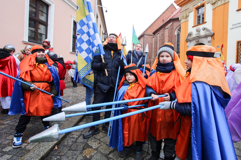 Uczestnicy Orszaku Trzech Króli 2024