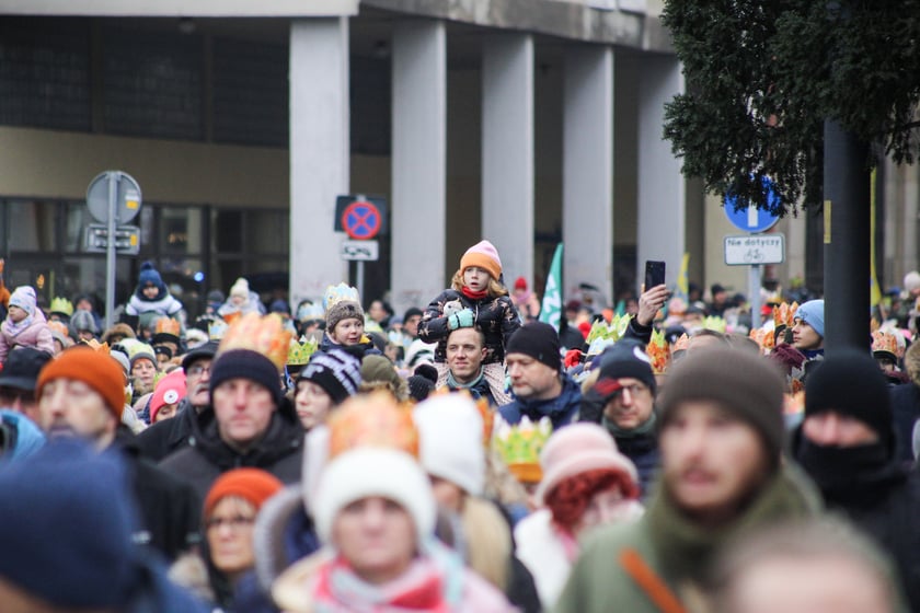 Uczestnicy Orszaku Trzech Króli 2024