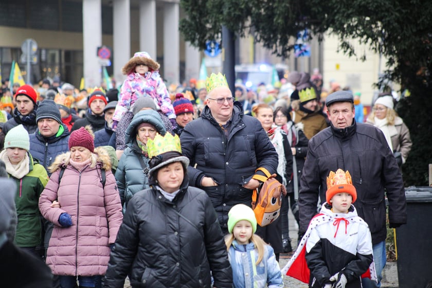 Uczestnicy Orszaku Trzech Króli 2024