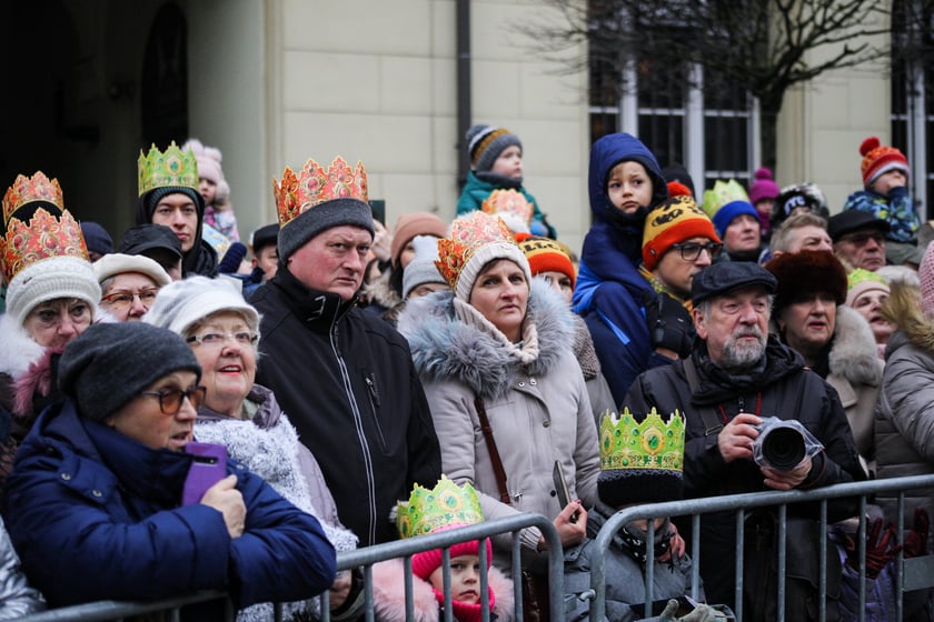 Uczestnicy Orszaku Trzech Króli 2024