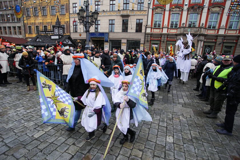 Uczestnicy Orszaku Trzech Króli 2024
