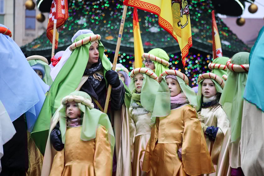 Uczestnicy Orszaku Trzech Króli 2024