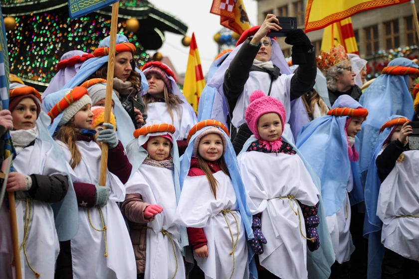 Uczestnicy Orszaku Trzech Króli 2024