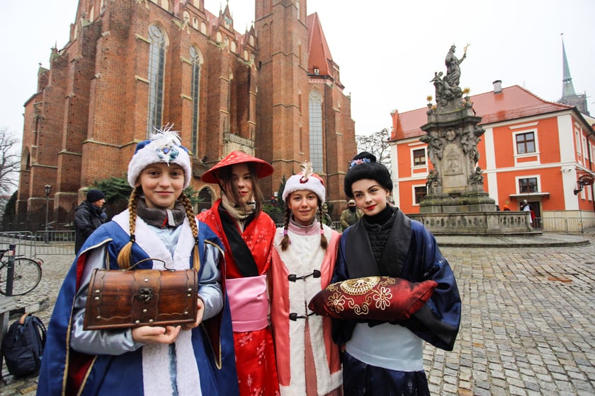 Uczestnicy Orszaku Trzech Króli 2024