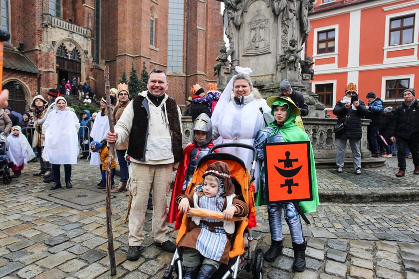 Uczestnicy Orszaku Trzech Króli 2024