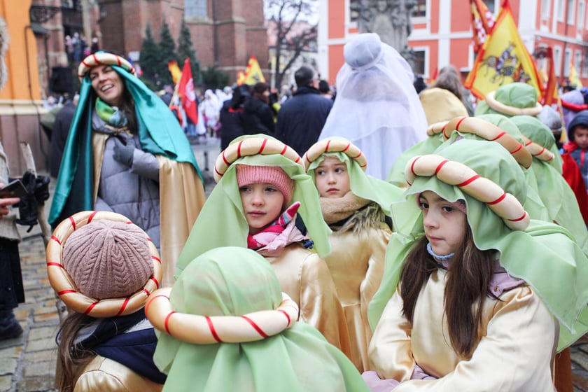 Uczestnicy Orszaku Trzech Króli 2024