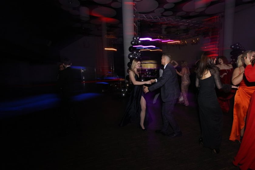 Studni&oacute;wka uczni&oacute;w ostatnich klas Liceum Og&oacute;lnokształcącego nr I im. Danuty Siedzik&oacute;wny &bdquo;Inki&rdquo; we Wrocławiu