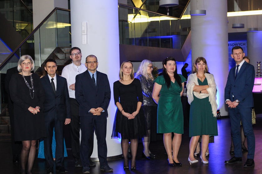 Studni&oacute;wka uczni&oacute;w ostatnich klas Liceum Og&oacute;lnokształcącego nr I im. Danuty Siedzik&oacute;wny &bdquo;Inki&rdquo; we Wrocławiu