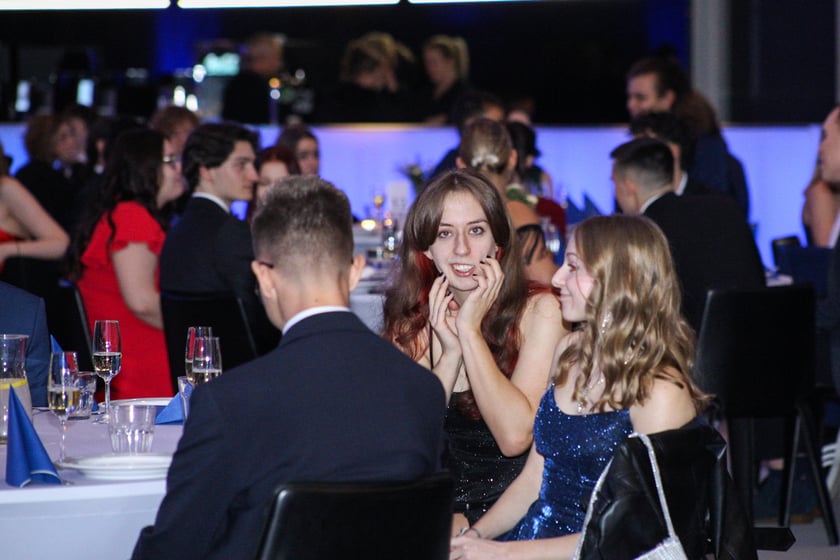 Studni&oacute;wka uczni&oacute;w ostatnich klas Liceum Og&oacute;lnokształcącego nr I im. Danuty Siedzik&oacute;wny &bdquo;Inki&rdquo; we Wrocławiu