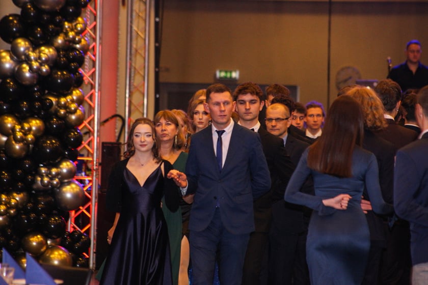 Studni&oacute;wka uczni&oacute;w ostatnich klas Liceum Og&oacute;lnokształcącego nr I im. Danuty Siedzik&oacute;wny &bdquo;Inki&rdquo; we Wrocławiu