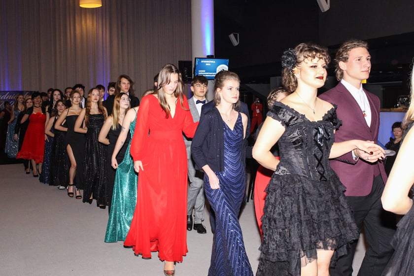 Studni&oacute;wka uczni&oacute;w ostatnich klas Liceum Og&oacute;lnokształcącego nr I im. Danuty Siedzik&oacute;wny &bdquo;Inki&rdquo; we Wrocławiu