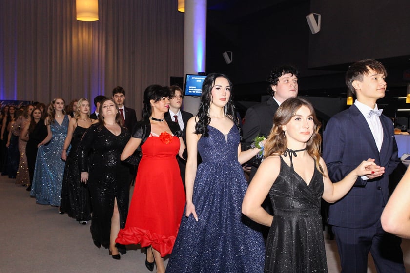 Studni&oacute;wka uczni&oacute;w ostatnich klas Liceum Og&oacute;lnokształcącego nr I im. Danuty Siedzik&oacute;wny &bdquo;Inki&rdquo; we Wrocławiu