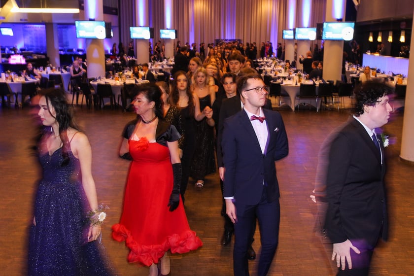 Studni&oacute;wka uczni&oacute;w ostatnich klas Liceum Og&oacute;lnokształcącego nr I im. Danuty Siedzik&oacute;wny &bdquo;Inki&rdquo; we Wrocławiu