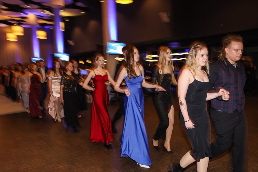 Studni&oacute;wka uczni&oacute;w ostatnich klas Liceum Og&oacute;lnokształcącego nr I im. Danuty Siedzik&oacute;wny &bdquo;Inki&rdquo; we Wrocławiu