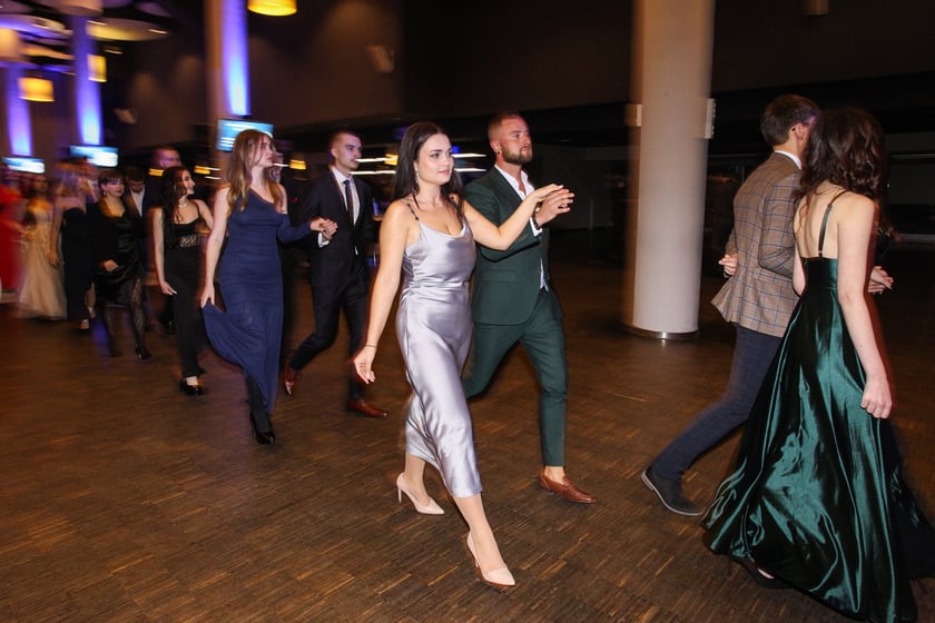 Studni&oacute;wka uczni&oacute;w ostatnich klas Liceum Og&oacute;lnokształcącego nr I im. Danuty Siedzik&oacute;wny &bdquo;Inki&rdquo; we Wrocławiu