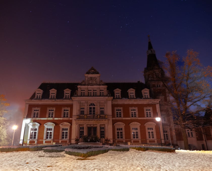 Obiekt został zbudowany pod koniec XIX dla Heinricha von Korna &ndash; wydawcy, drukarza i mecenasa sztuki, kt&oacute;rego podobizna na płaskorzeźbie zdobi dziś wrocławski Ratusz.&nbsp;