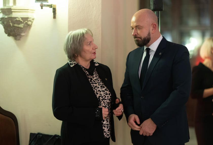 Uroczystość wręczenia wyróżnień prezydenta Wrocławia dla zaangażowanej społecznie młodzieży oraz współpracujących z nią naukowców, nauczycieli, przedstawicieli organizacji pozarządowych. Wrocław., 10 stycznia 2024