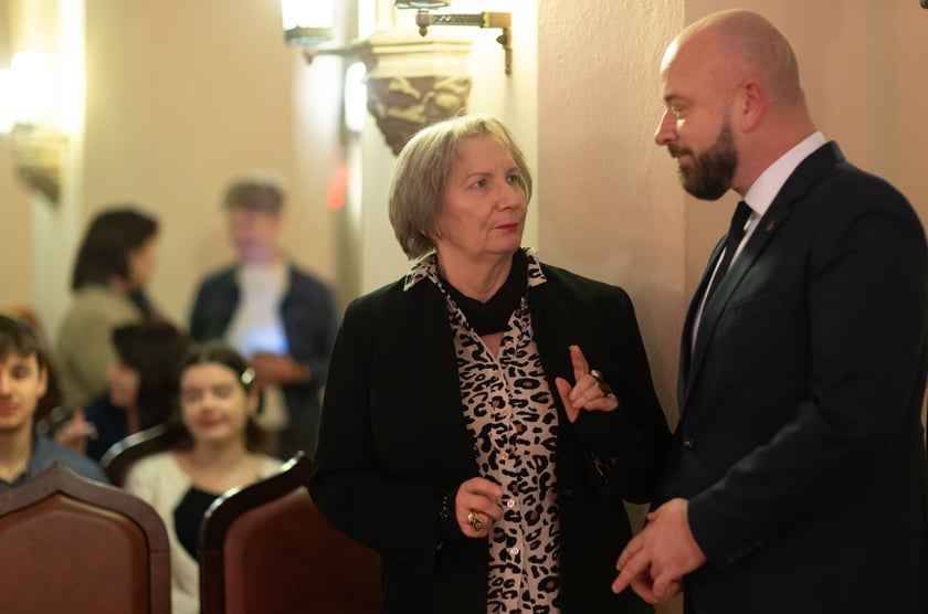 Uroczystość wręczenia wyróżnień prezydenta Wrocławia dla zaangażowanej społecznie młodzieży oraz współpracujących z nią naukowców, nauczycieli, przedstawicieli organizacji pozarządowych. Wrocław., 10 stycznia 2024