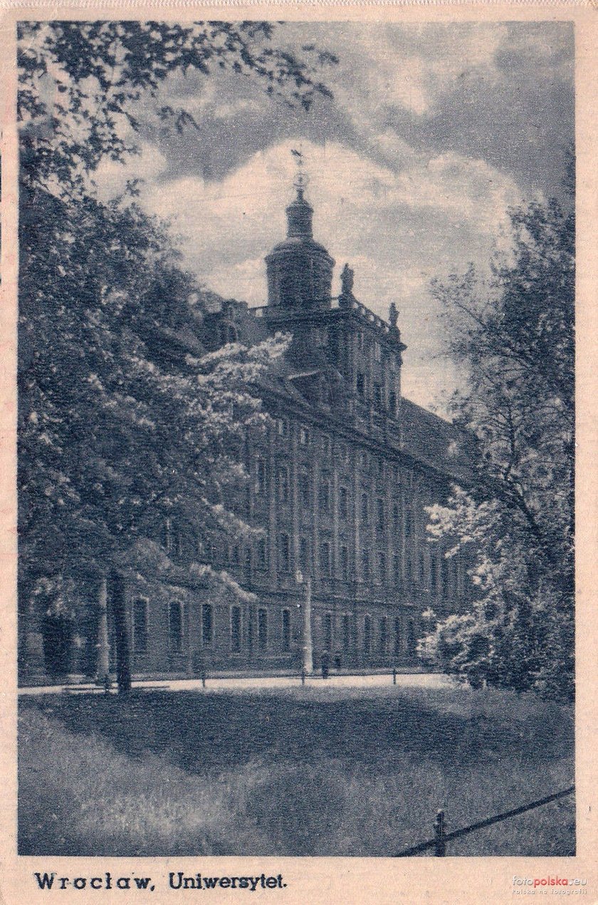 Lata 1948-1955, Południowa strona gmachu uniwersytetu () na zdjęciu albo wykonanym po wojnie albo w czasie albo przed...