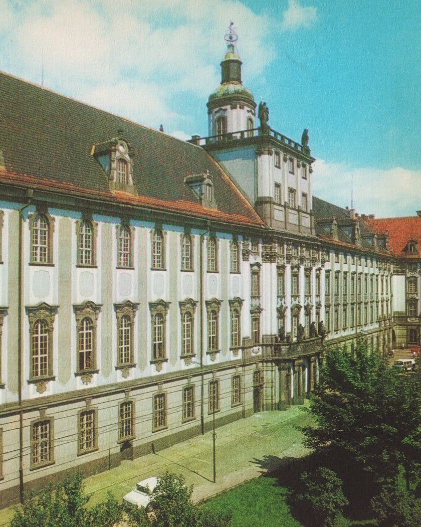 Lata 1970-1974, Południowa fasada uczelni. Wrocław Arkady 1975 r.