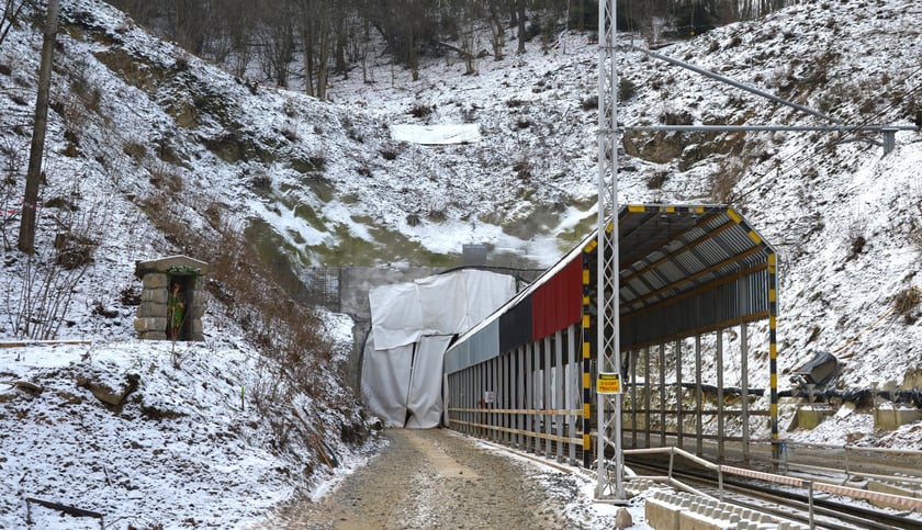 Prace w tunelu koło Trzcińska na Dolnym Śląsku