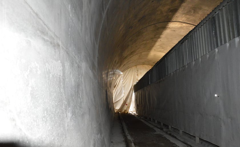 Prace w tunelu koło Trzcińska na Dolnym Śląsku
