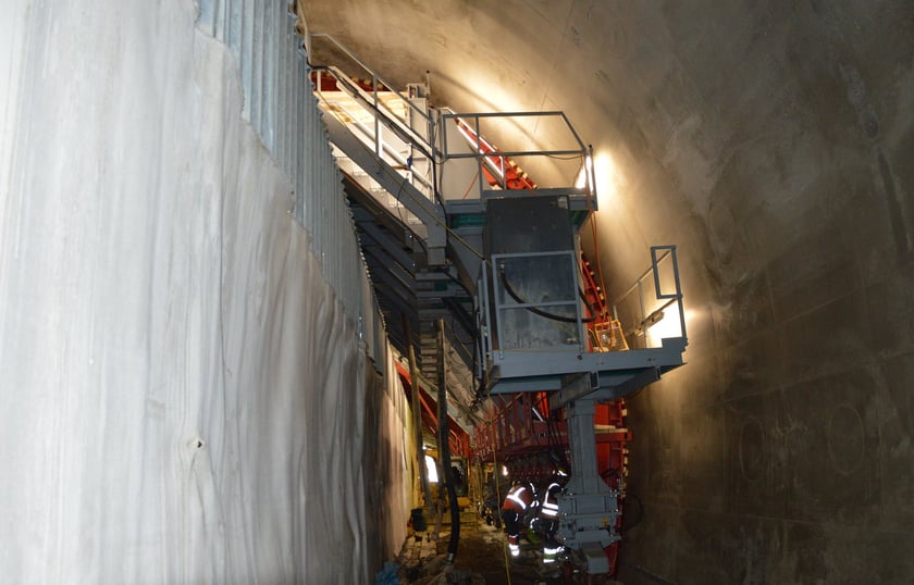 Prace w tunelu koło Trzcińska na Dolnym Śląsku
