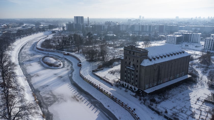 Elewator zbożowy przy ul. Rychtalskiej na Kleczkowie