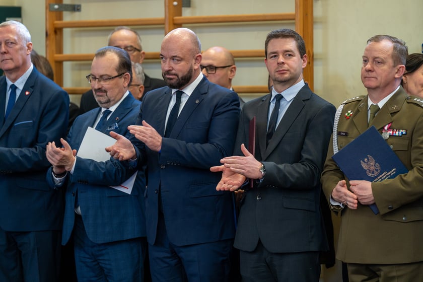 Uroczysty apel z okazji zakończenia służby w Państwowej Straży Pożarnej nadbryg. Marka Kamińskiego