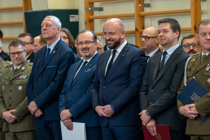 Uroczysty apel z okazji zakończenia służby w Państwowej Straży Pożarnej nadbryg. Marka Kamińskiego