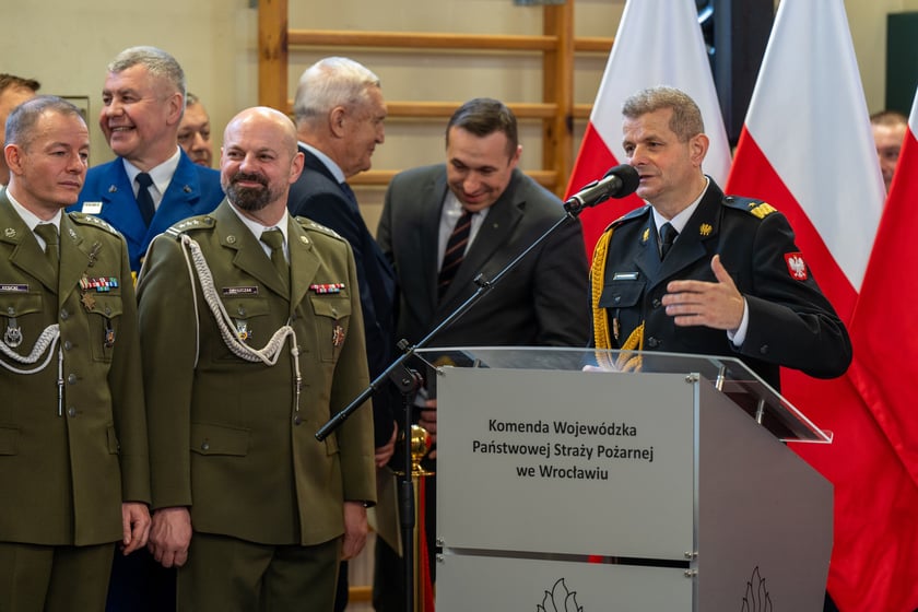 Uroczysty apel z okazji zakończenia służby w Państwowej Straży Pożarnej nadbryg. Marka Kamińskiego