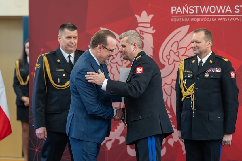 Uroczysty apel z okazji zakończenia służby w Państwowej Straży Pożarnej nadbryg. Marka Kamińskiego